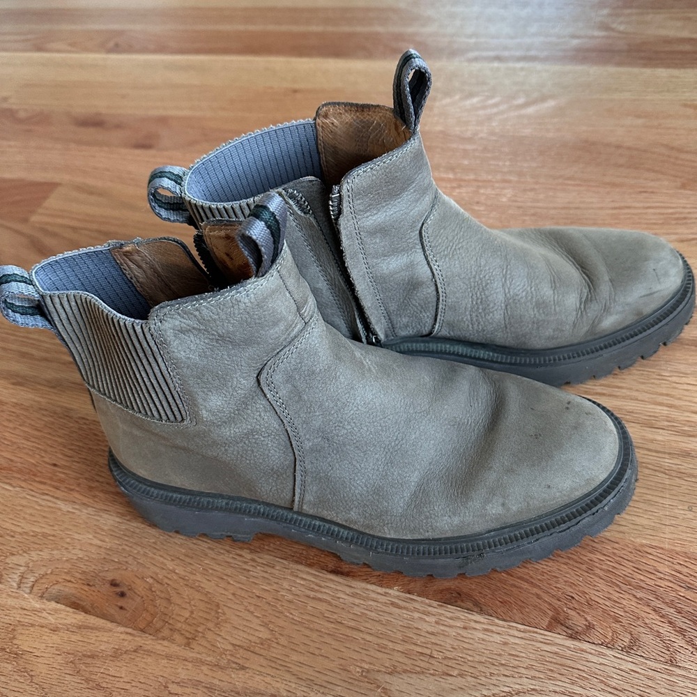 Madewell Women's Chelsea Ankle Boots in Taupe Gray